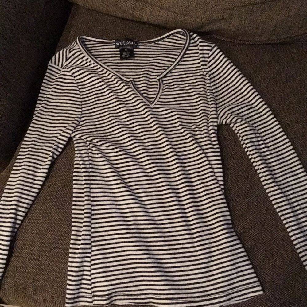 Wet seal S juniors top